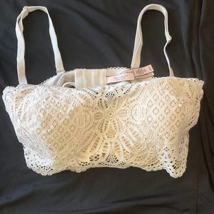 Victoria secret 34d off white lace bra, like new